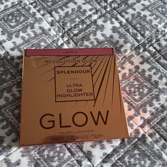 Revolution Glow Splendour Ultra Glow Highlighter Luminous - Picture 2 of 3